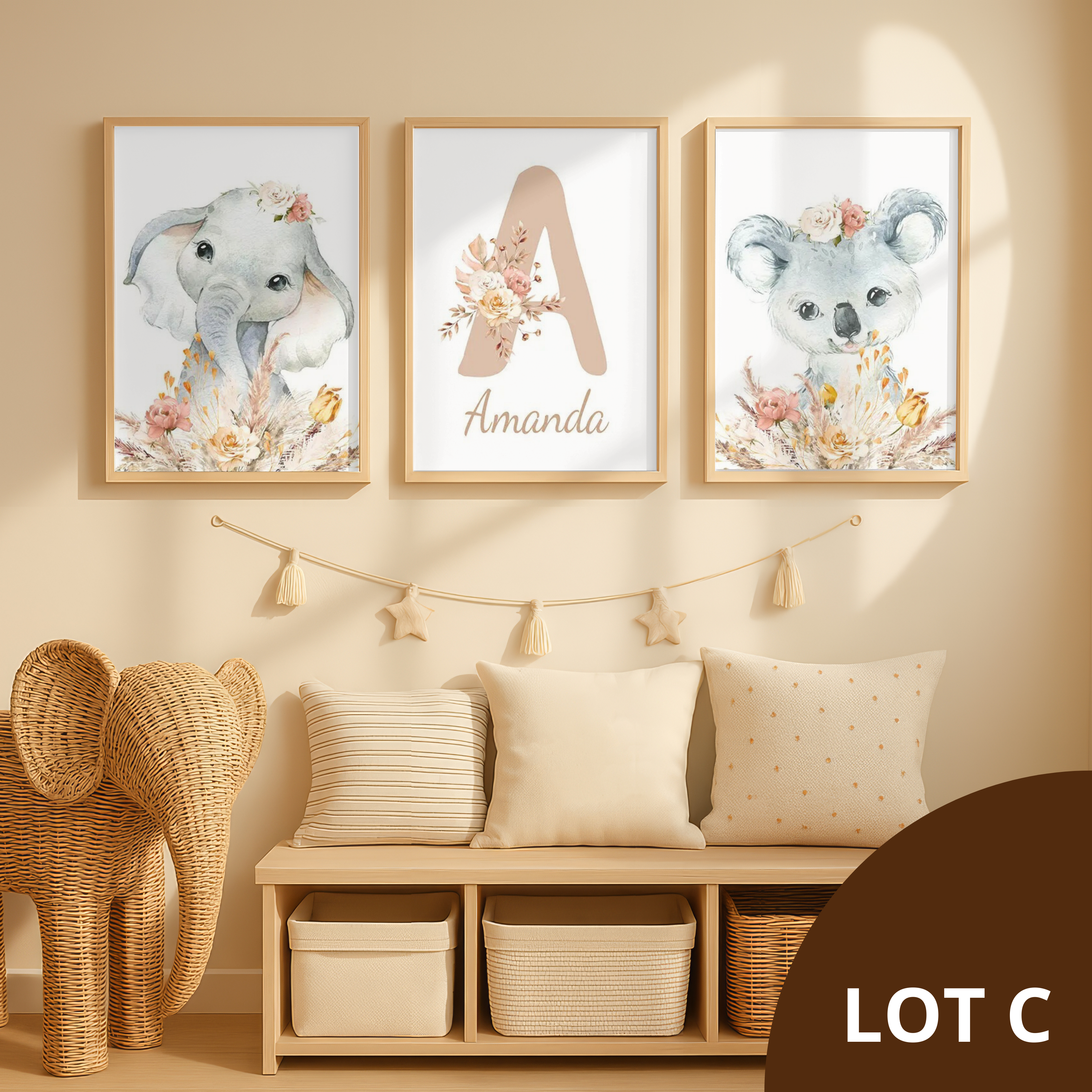 Affiches safari personnalisées pour chambre bébé avec éléphant et koala, affiche prénom avec initiale florale, décoration murale douce en toile coton.