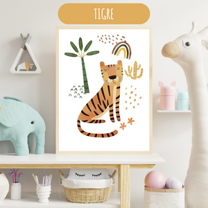 Illustration minimaliste et douce d’un tigre dans un décor tropical pour une déco murale apaisante.