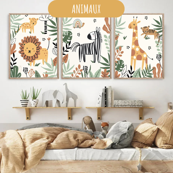 Lot de 3 affiches avec des animaux de la savane, zèbre, girafe et lion, décor jungle pour chambre bébé.