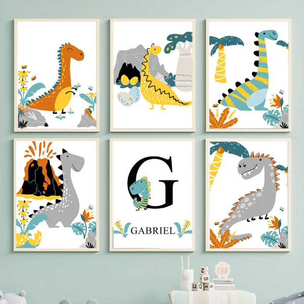 Ensemble d'affiches sur le thème des dinosaures pour chambre d'enfant, avec illustrations colorées et option de personnalisation.