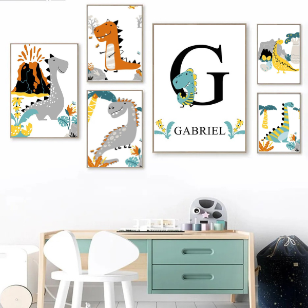 Collection d'affiches dinosaures pour chambre d’enfant, avec designs colorés et une affiche personnalisable avec prénom.