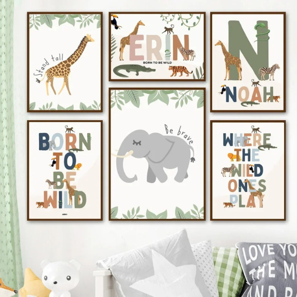 Collection d'affiches jungle enfant avec lettrage coloré et animaux.