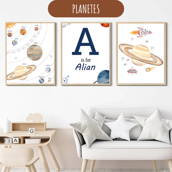 Ensemble d'affiches déco sur l’univers spatial avec fusée, astronautes et système solaire.