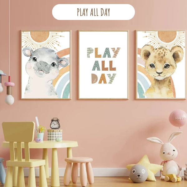 Affiche murale enfant avec texte "Play All Day", design arc-en-ciel bohème, idéal pour chambre bébé fille.