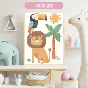 Affiche murale avec un lion et un toucan sous un palmier, idéale pour une décoration de chambre enfant sur le thème des animaux de la savane.