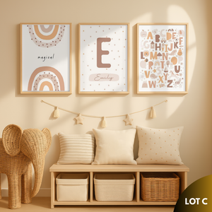 Décoration murale chambre bébé avec ensemble d’affiches bohème arc en ciel oie et alphabet dans ambiance chaleureuse
