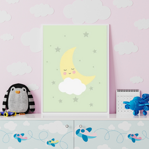 Affiche murale avec une lune endormie sur fond vert pastel pour décoration chambre bébé.
