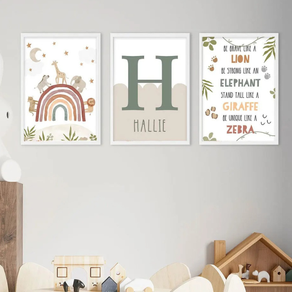 Triptyque d’affiches personnalisées avec animaux sauvages, arc-en-ciel et message inspirant. Ambiance douce et ludique.