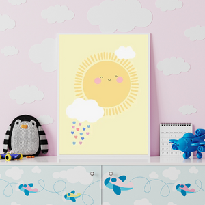 Affiche murale avec un soleil souriant et typographie pastel, décoration chaleureuse pour chambre enfant.