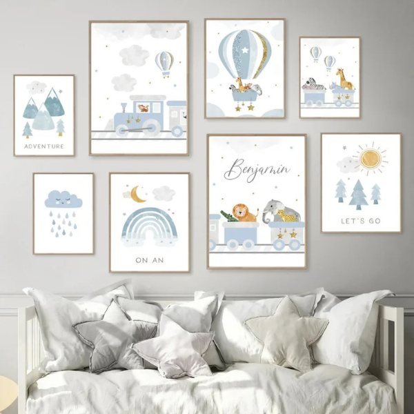 Idée de présentation des affiches train et animaux en bleu, avec plusieurs dimensions pour une décoration murale harmonieuse.