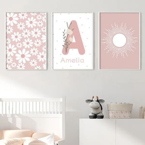 Set de 3 posters personnalisés prénom – thème rose poudré avec fleurs et rayons de soleil, idéal pour chambre de petite fille