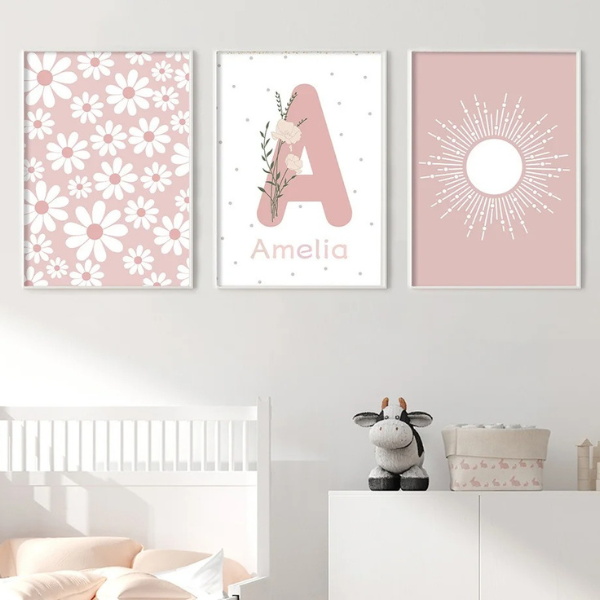 Set de 3 posters personnalisés prénom – thème rose poudré avec fleurs et rayons de soleil, idéal pour chambre de petite fille
