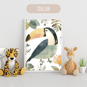 Affiche d’un toucan coloré entouré de feuillages exotiques, un ajout idéal pour une décoration jungle chic.