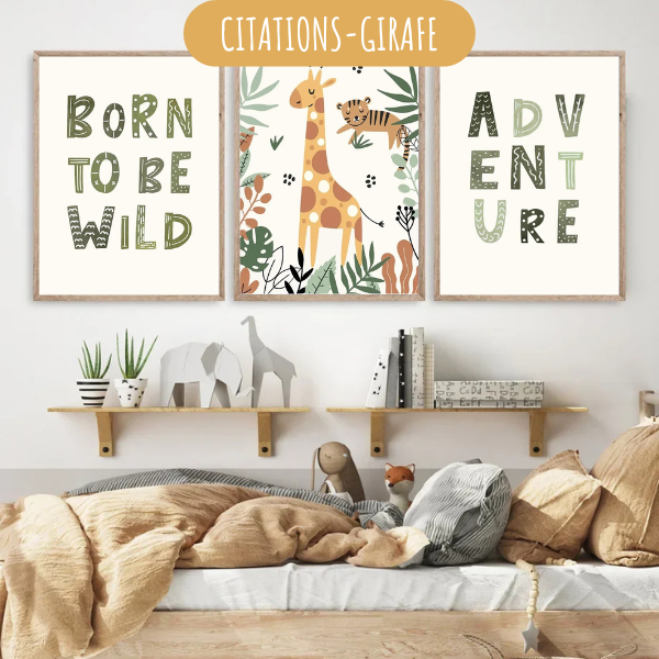 Triptyque d'affiches jungle avec une girafe, des citations "Born to be wild" et "Adventure" pour chambre bébé.