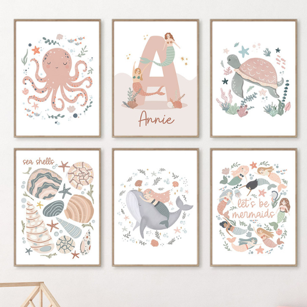 Ensemble de six affiches décoratives pour chambre d’enfant, avec une illustration personnalisée et des animaux marins.