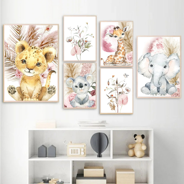 Décoration murale chambre bébé avec affiches personnalisées, éléphant, lionceau et fleurs bohèmes.