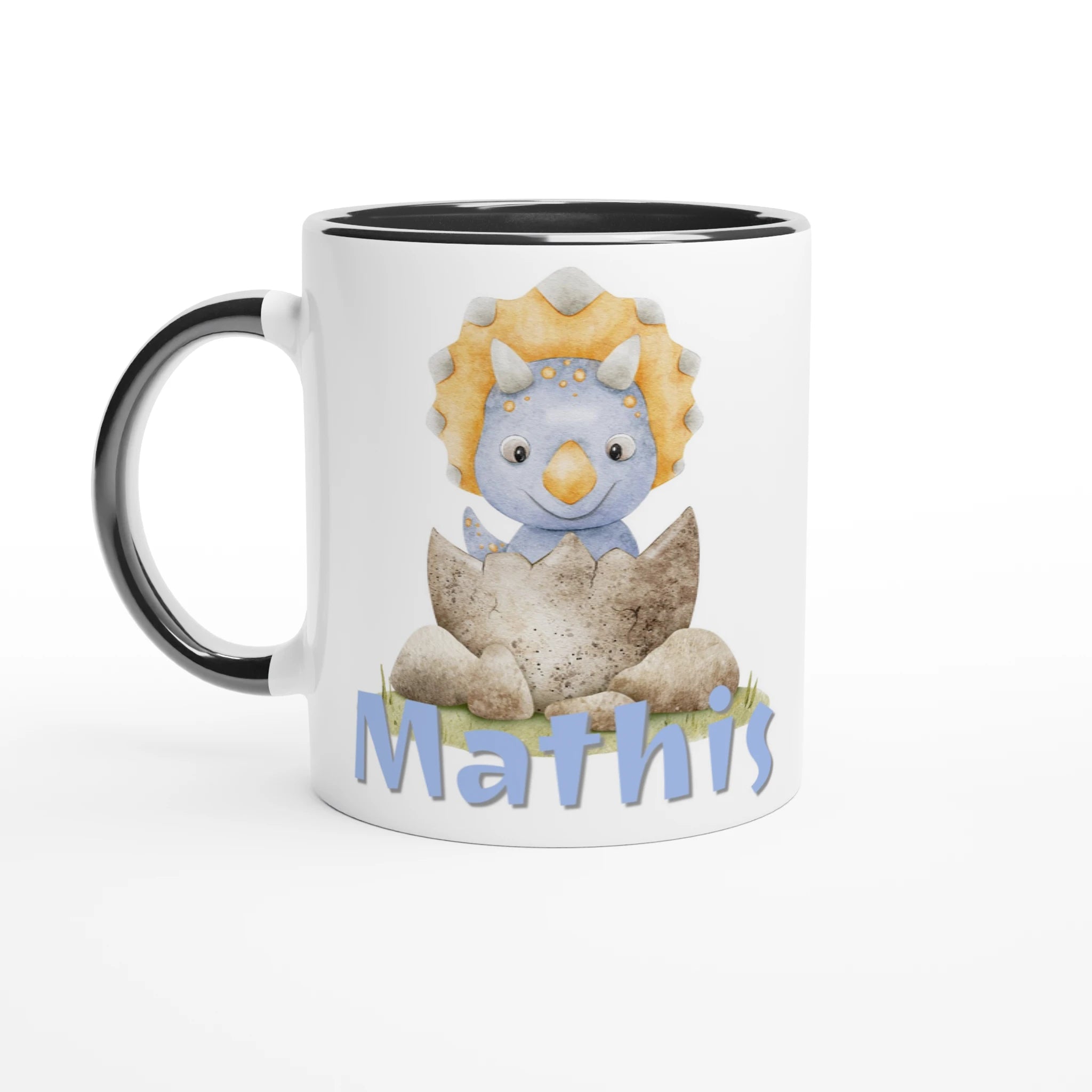 Mug personnalisé avec bébé dinosaure triceratops, intérieur noir, idéal pour enfant.