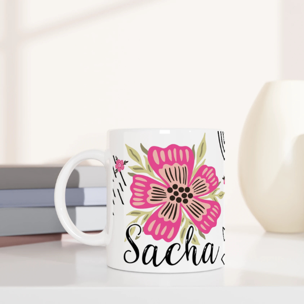 Mug personnalisé tout blanc avec fleurs bohèmes et motifs graphiques, idéal pour un cadeau élégant et moderne.