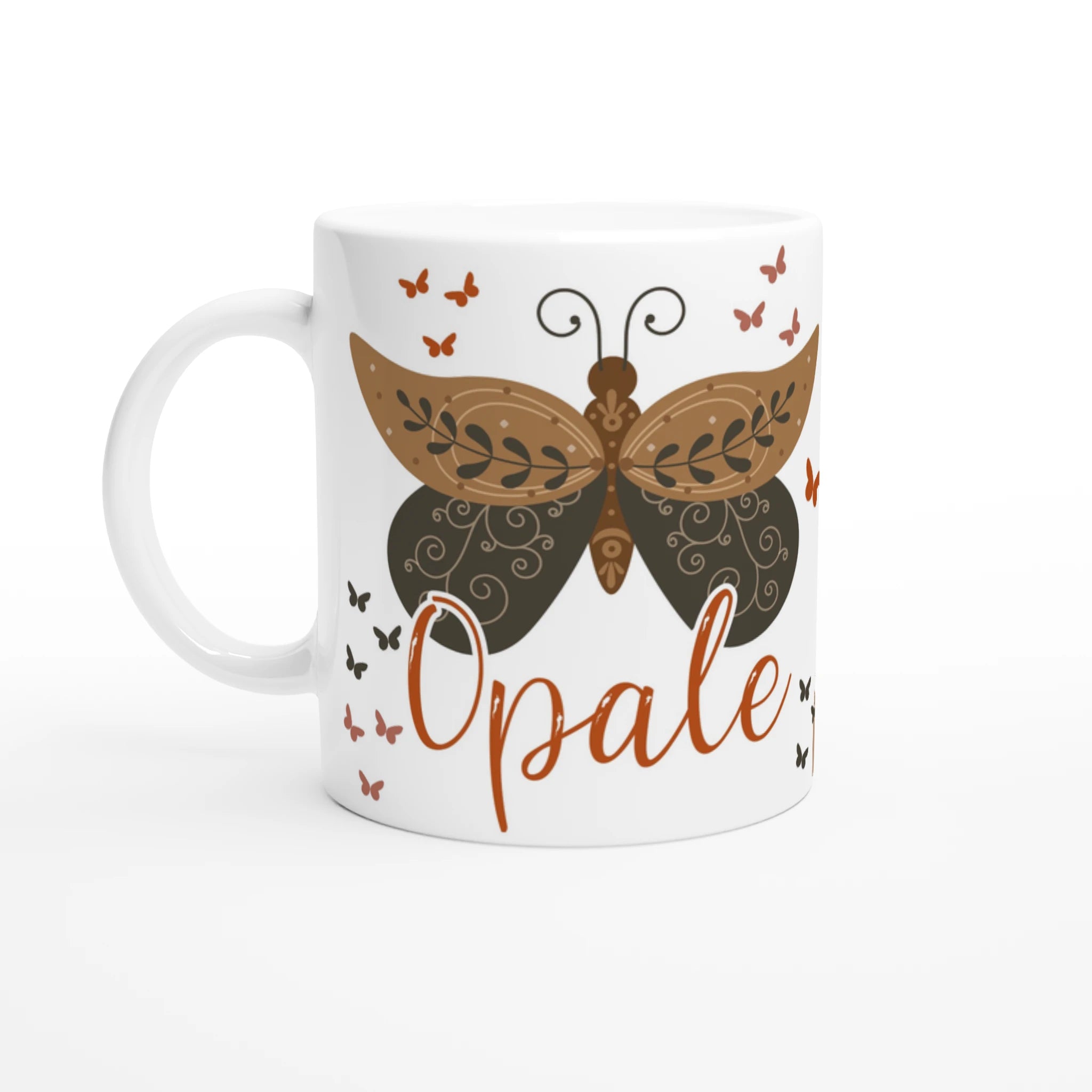 Mug personnalisé tout blanc avec papillon boho et arc-en-ciel en tons naturels, idéal pour un cadeau doux et tendance.