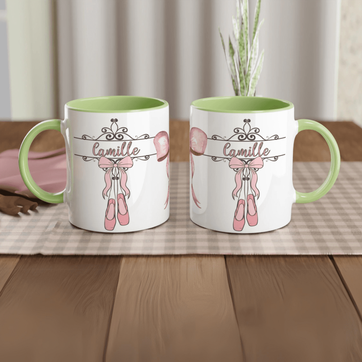 Mug personnalisé pour enfant avec prénom et illustration de ballerine, intérieur vert, cadeau original et pratique.