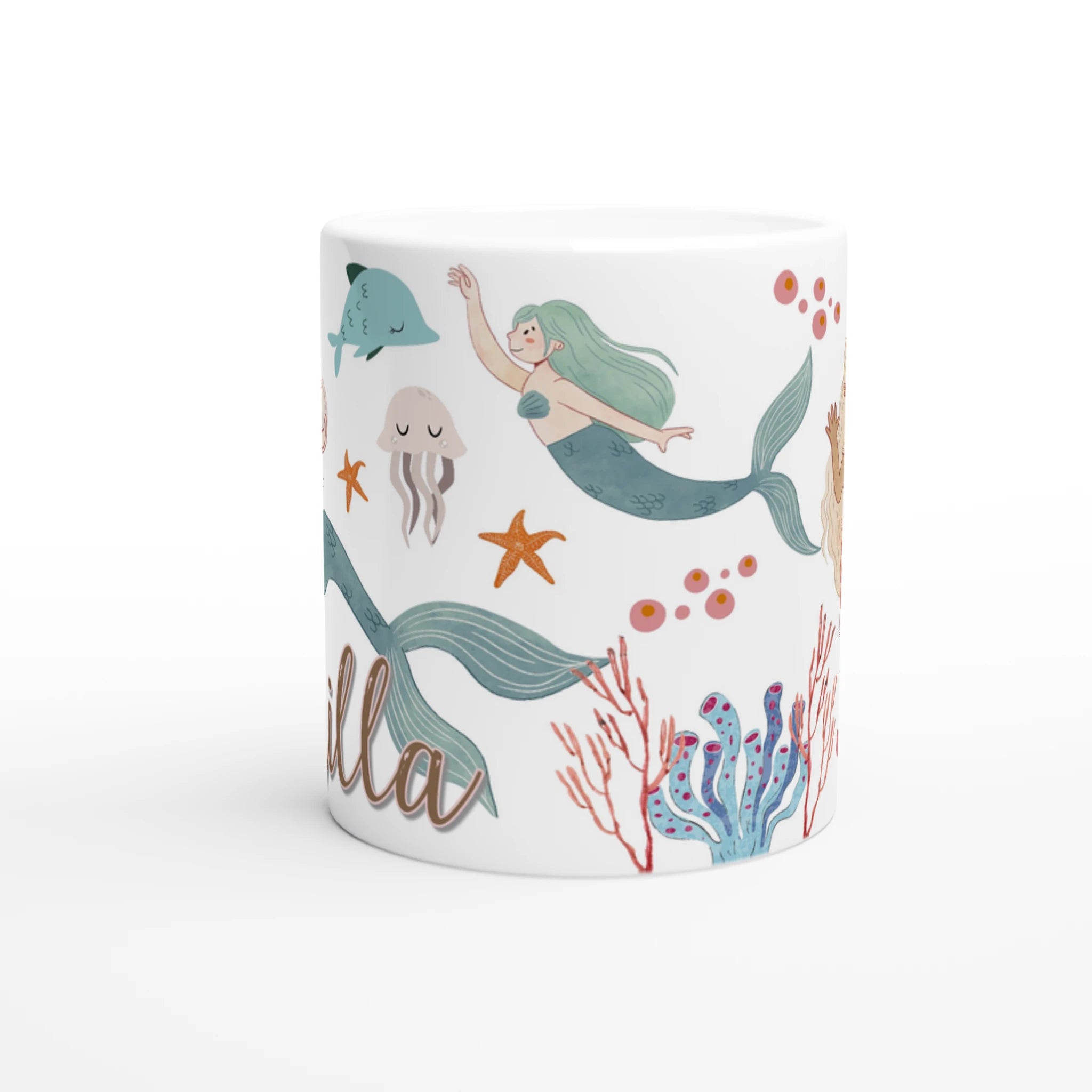 Mug personnalisé tout blanc avec illustration de sirènes aquarelle, décor marin et coquillages, idéal pour un cadeau enfant.