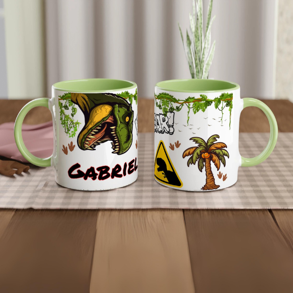 Mug dinosaure personnalisé avec prénom Gabriel, intérieur vert, parfait pour les enfants fans de dinosaures. Cadeau original et pratique.