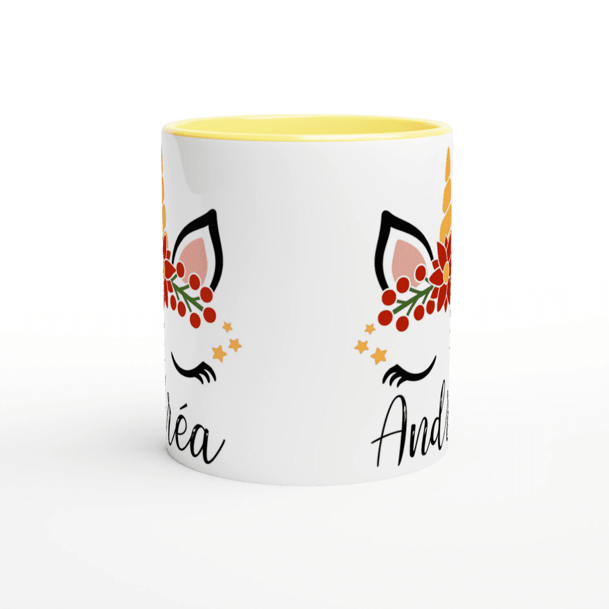 Tasse blanche ornée d’une licorne décorative, intérieur jaune et illustration florale colorée
