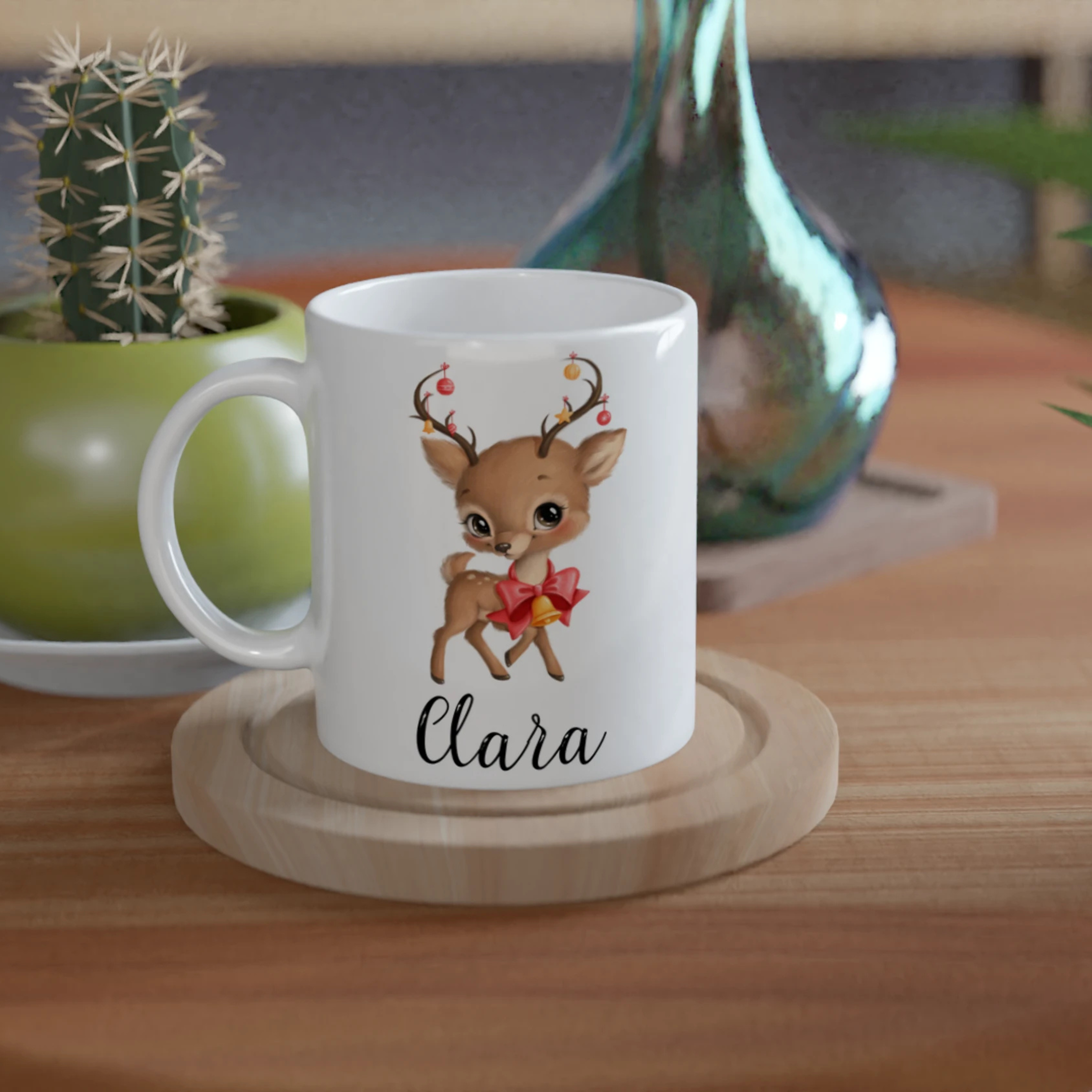 Mug prénom enfant avec renne et Père Noël, intérieur blanc, cadeau parfait pour Noël 2024.