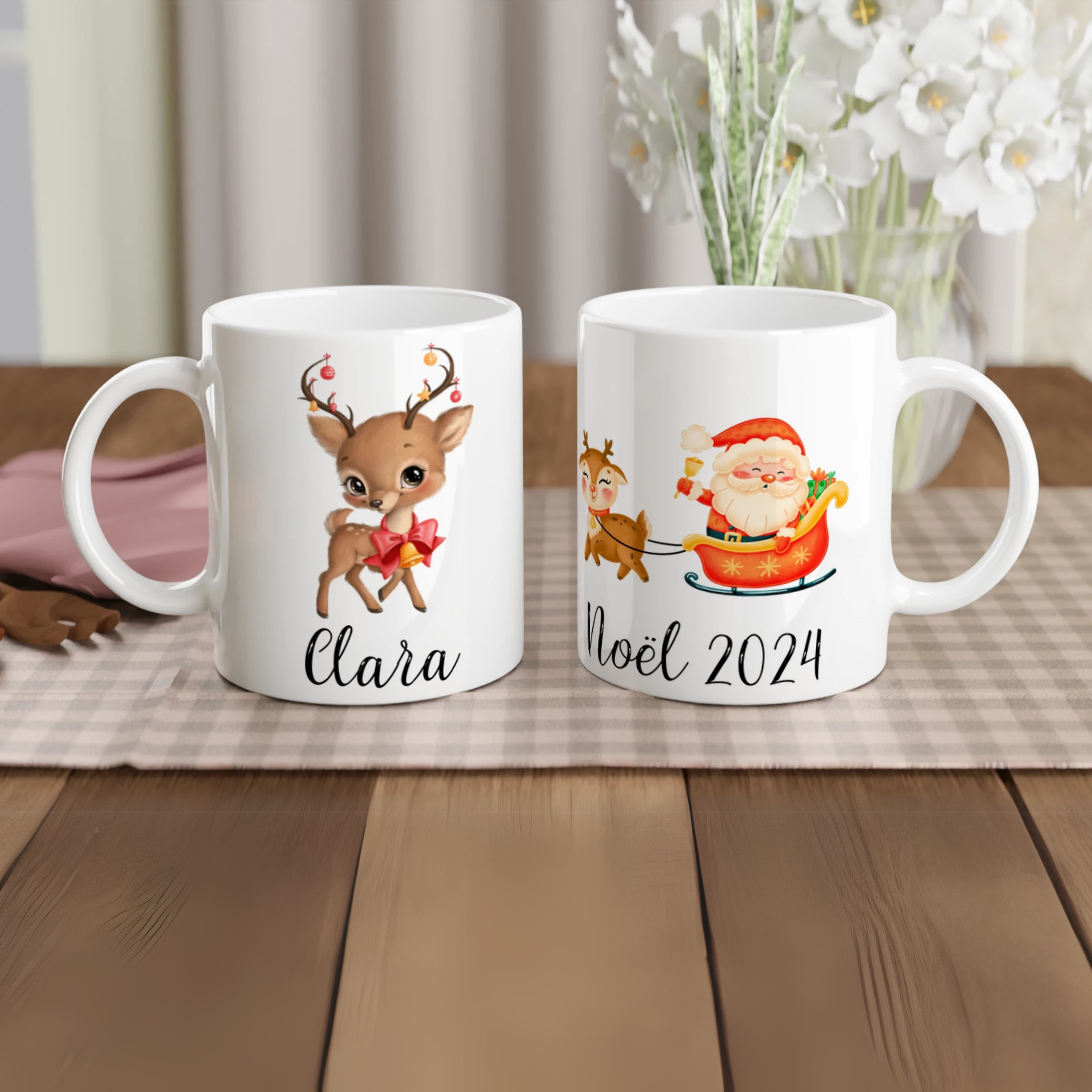 Mug prénom enfant avec renne et Père Noël, intérieur blanc, cadeau parfait pour Noël 2024.