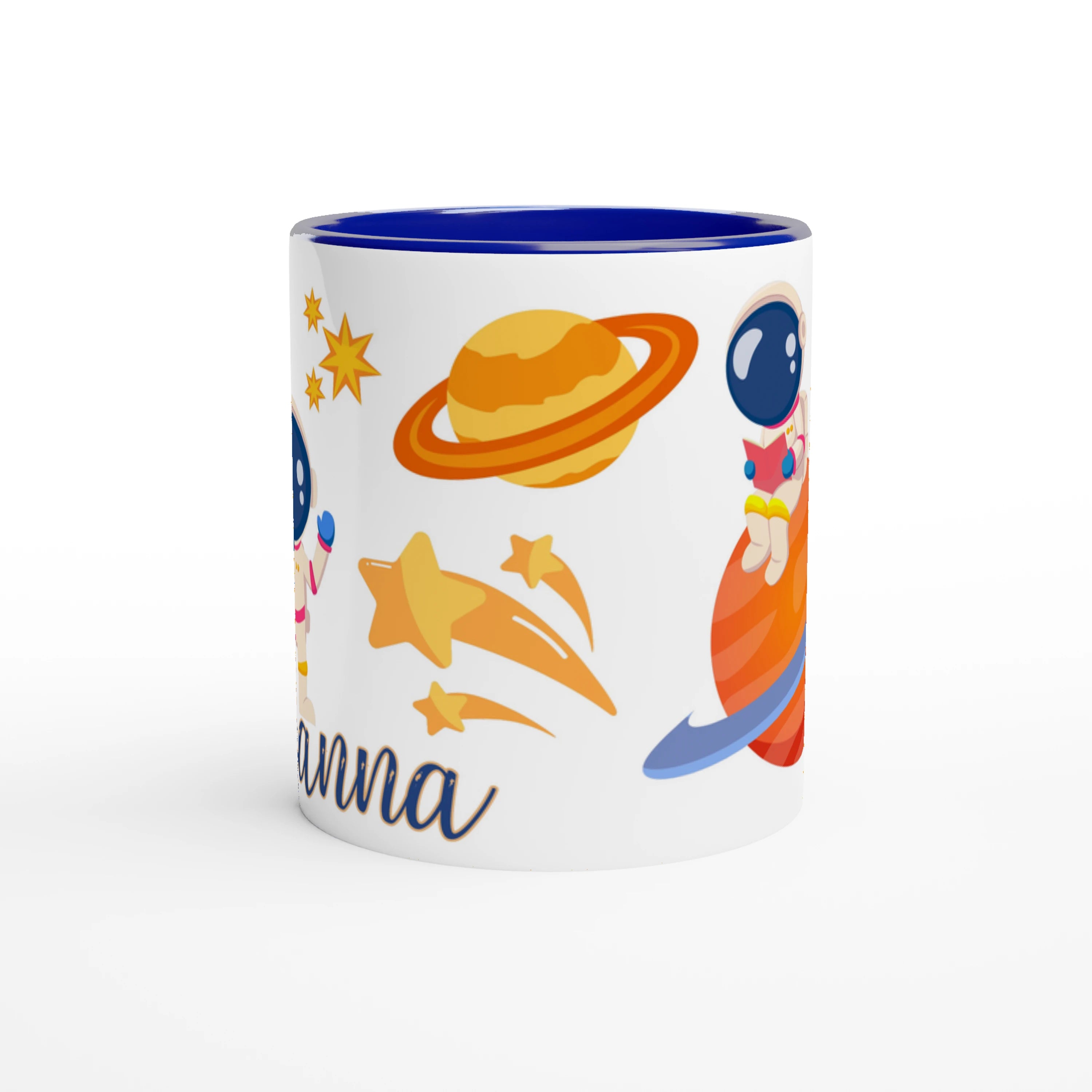 Mug personnalisé avec astronaute et planète en orbite, intérieur bleu, idéal pour un petit passionné du cosmos.