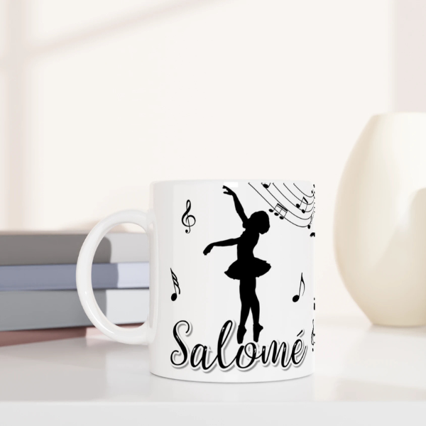 Tasse personnalisée tout blanc avec prénom, danseuse classique et notes de musique, idéale pour un cadeau danseuse classique.