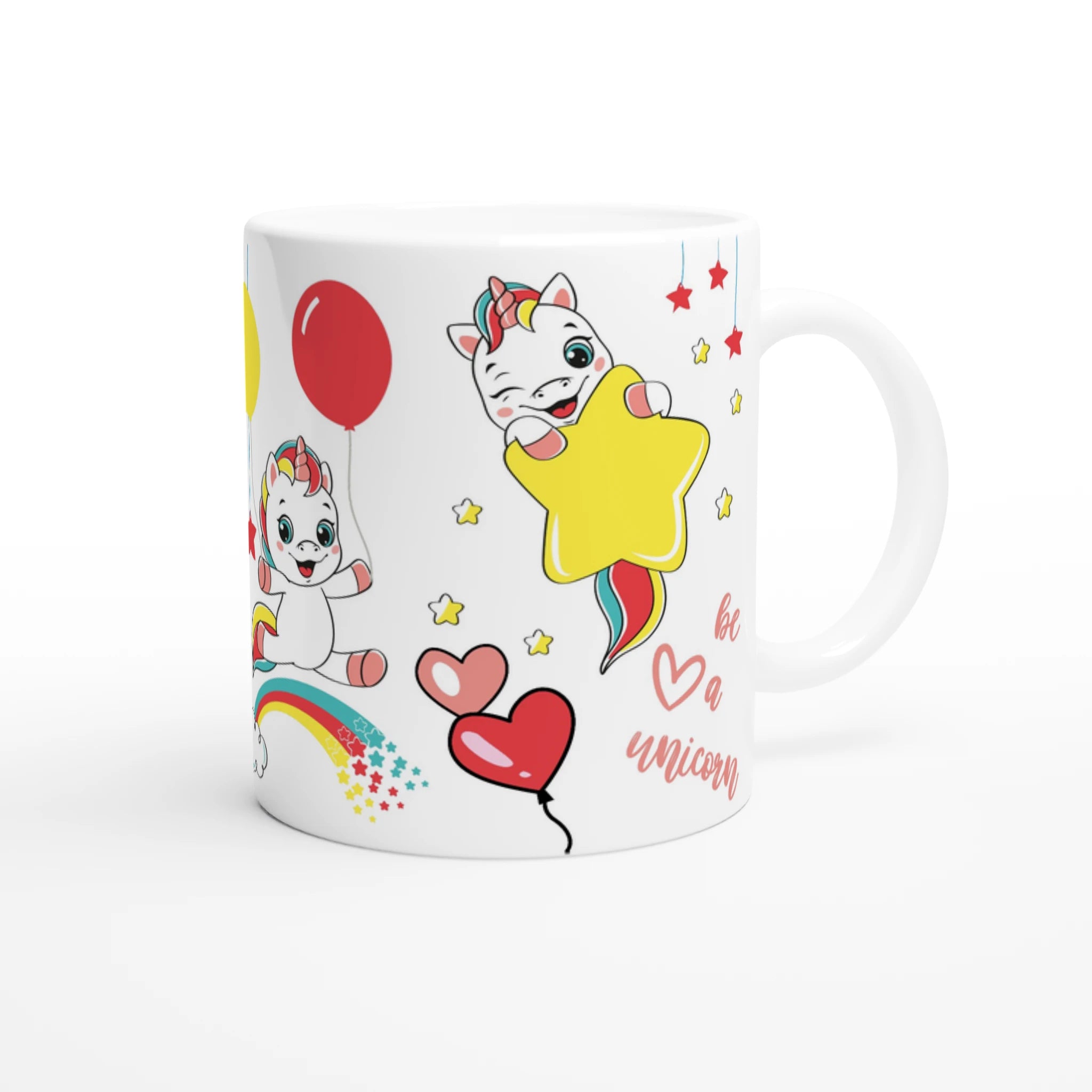 Mug personnalisé tout blanc avec licorne assise sur un nuage et étoile magique, idéal pour un cadeau féerique et original.