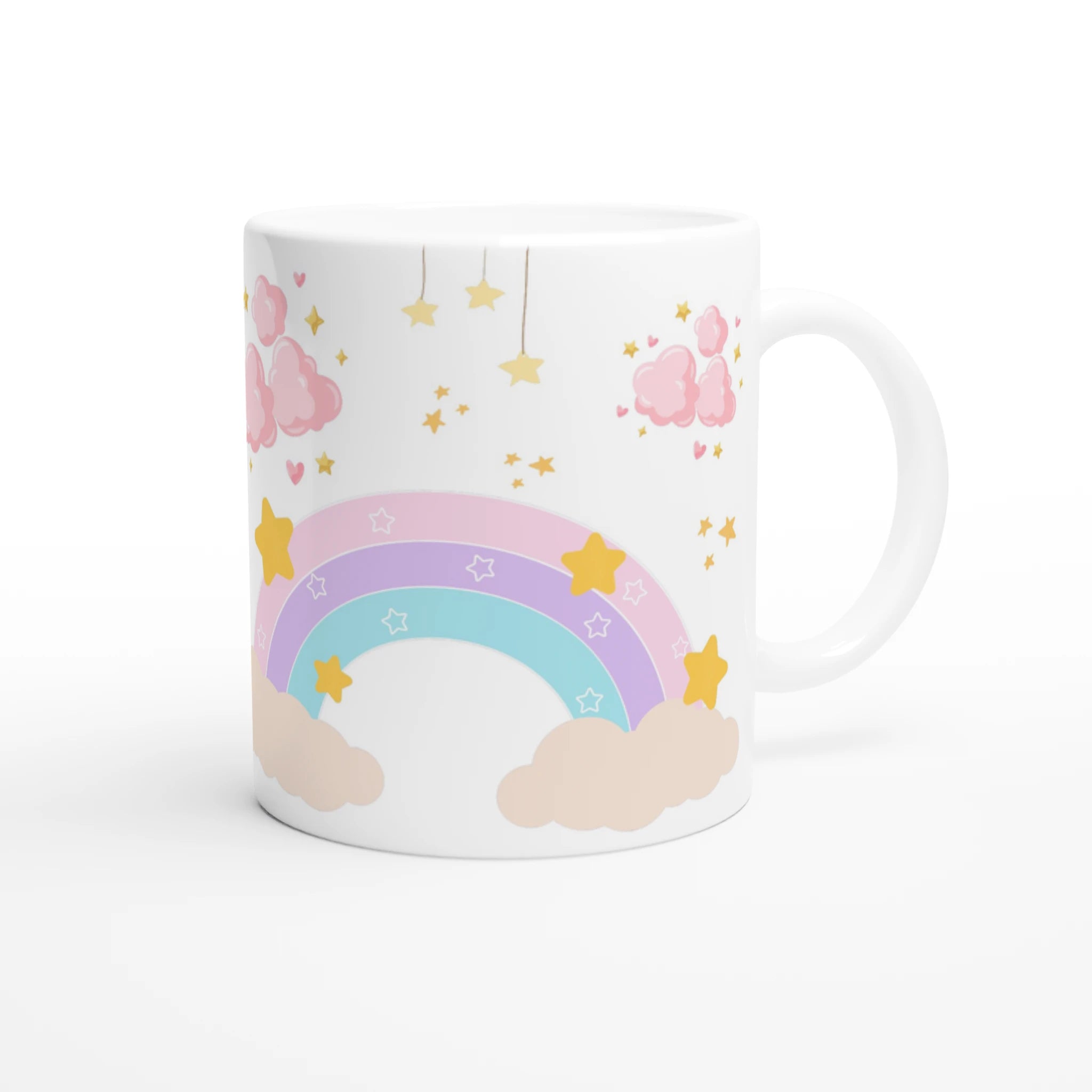 Mug personnalisé tout blanc avec licorne endormie sur un croissant de lune et arc-en-ciel, idéal pour un cadeau féerique et apaisant.
