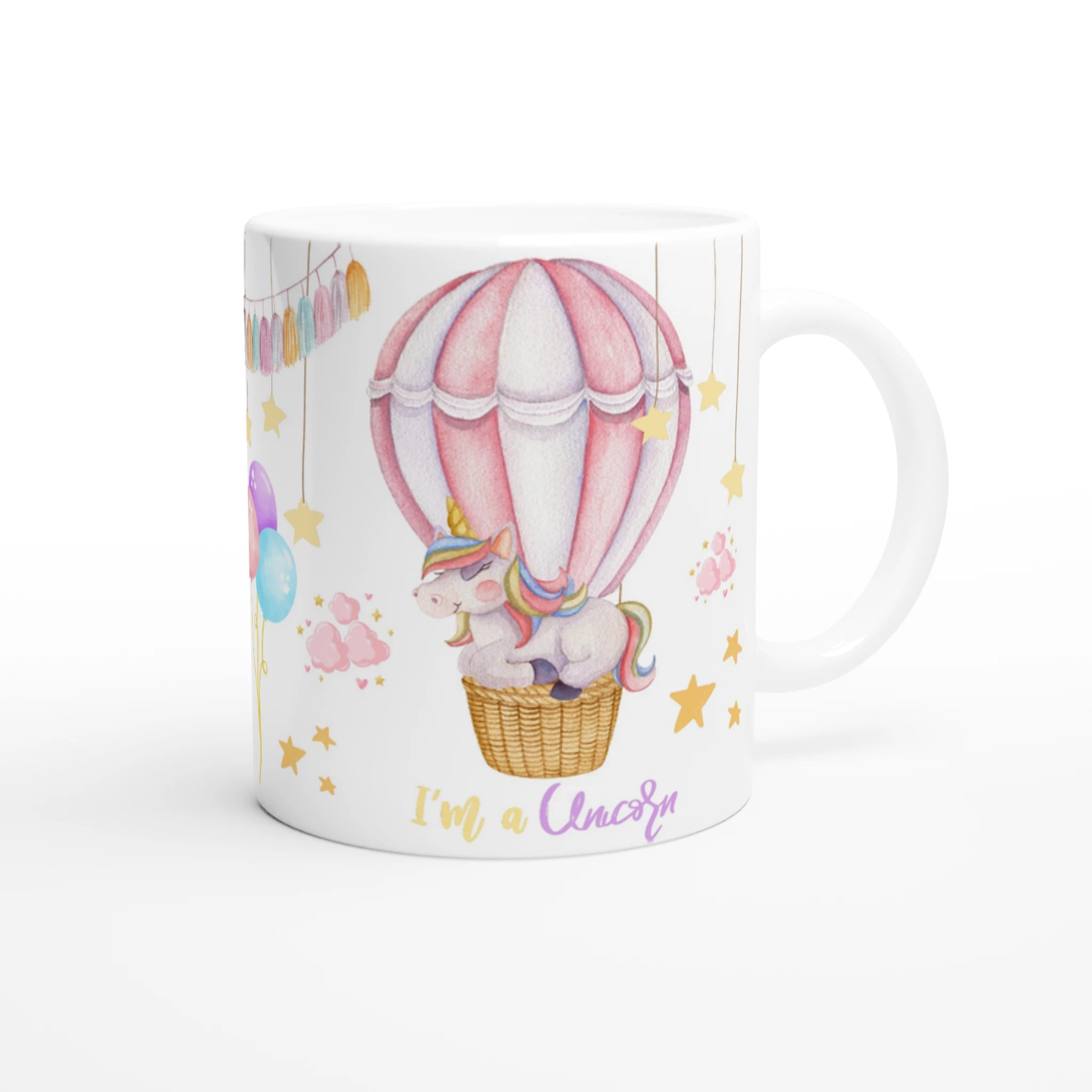 Mug personnalisé tout blanc avec licorne sur un nuage et montgolfière féerique, idéal pour un cadeau magique et enchanteur.