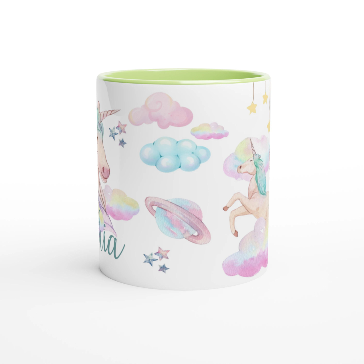 Tasse personnalisée avec licorne et nuages colorés, intérieur vert, un cadeau original et enchanteur.