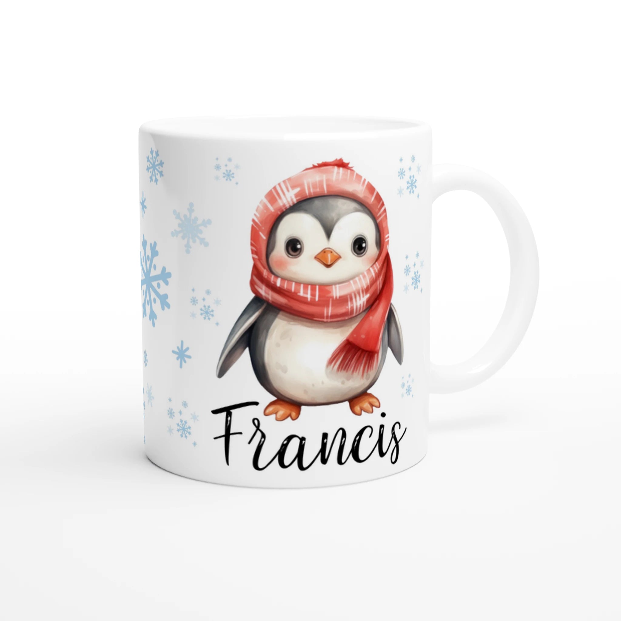 Mug personnalisé avec un adorable pingouin portant une écharpe rouge, décoré de flocons de neige, parfait pour un cadeau de Noël unique.