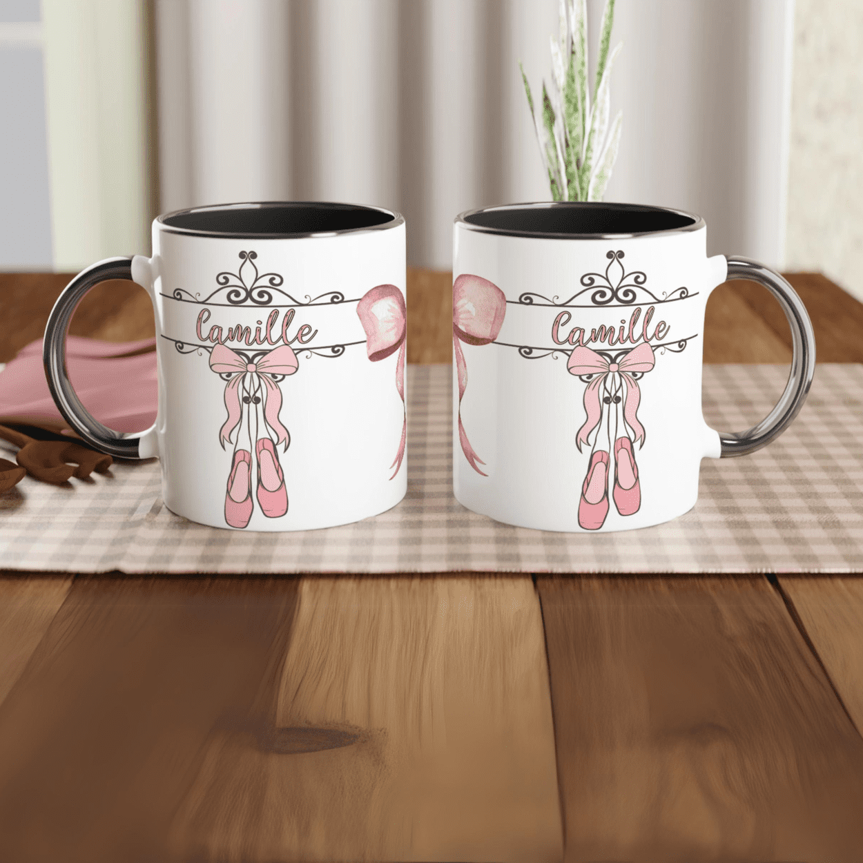 Mug personnalisable avec prénom et illustration ballerine, intérieur noir, idéal pour les petites danseuses et comme cadeau original.