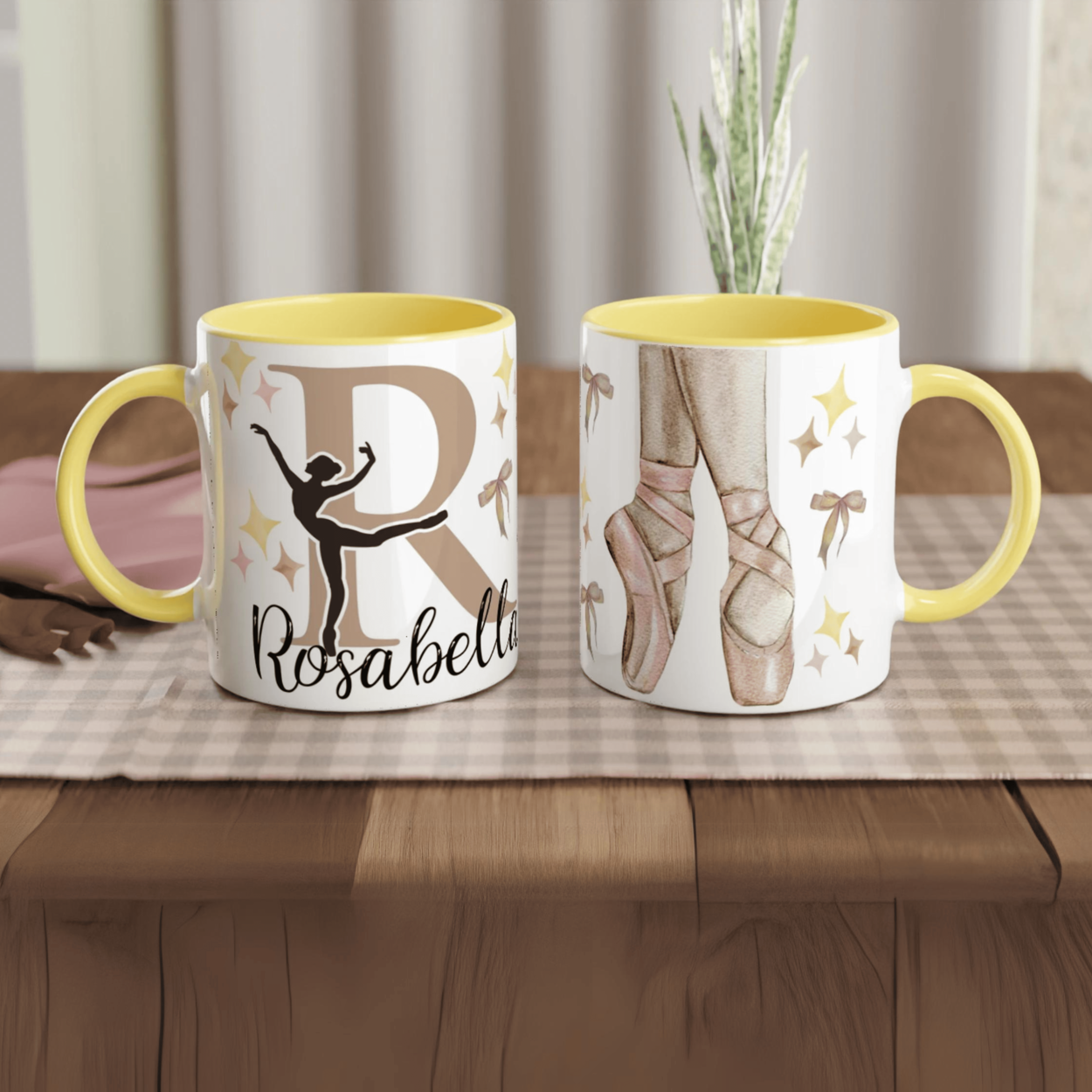 Tasse personnalisée avec prénom, ballerine et pointes de danse classique, intérieur jaune, parfaite pour un cadeau unique pour enfant.