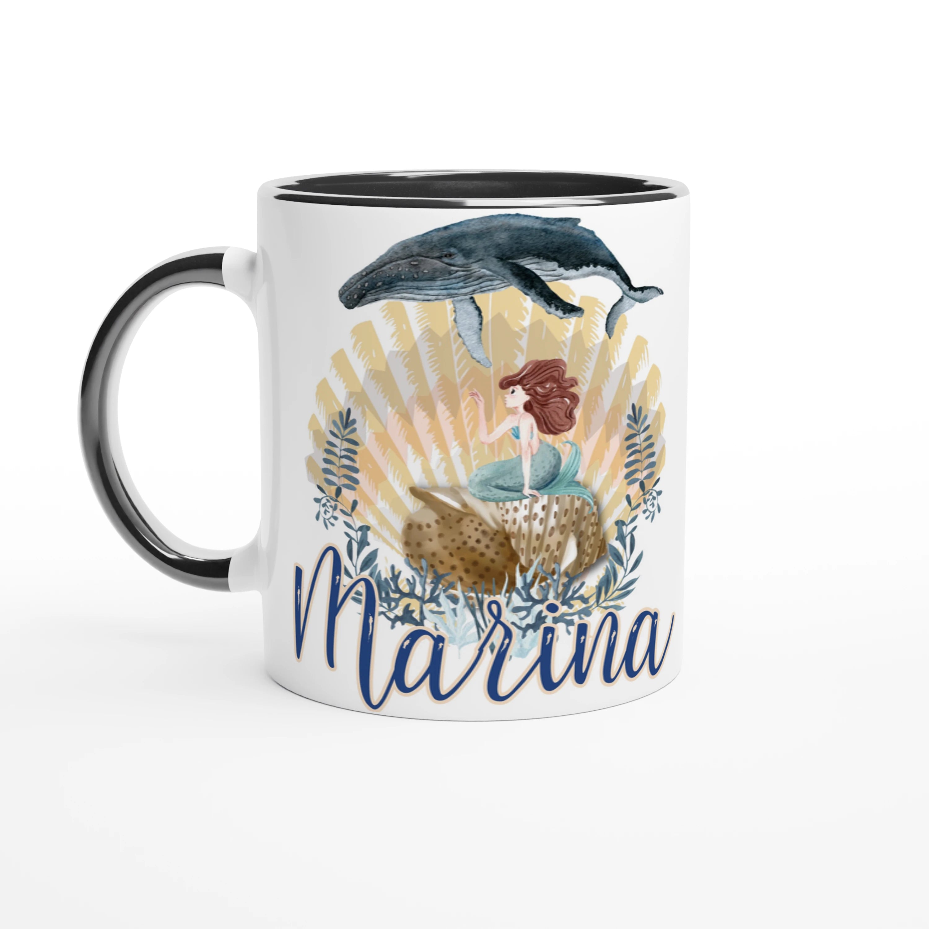 Mug prénom personnalisé avec design de sirène et décor marin, intérieur noir, parfait comme cadeau original pour enfant.