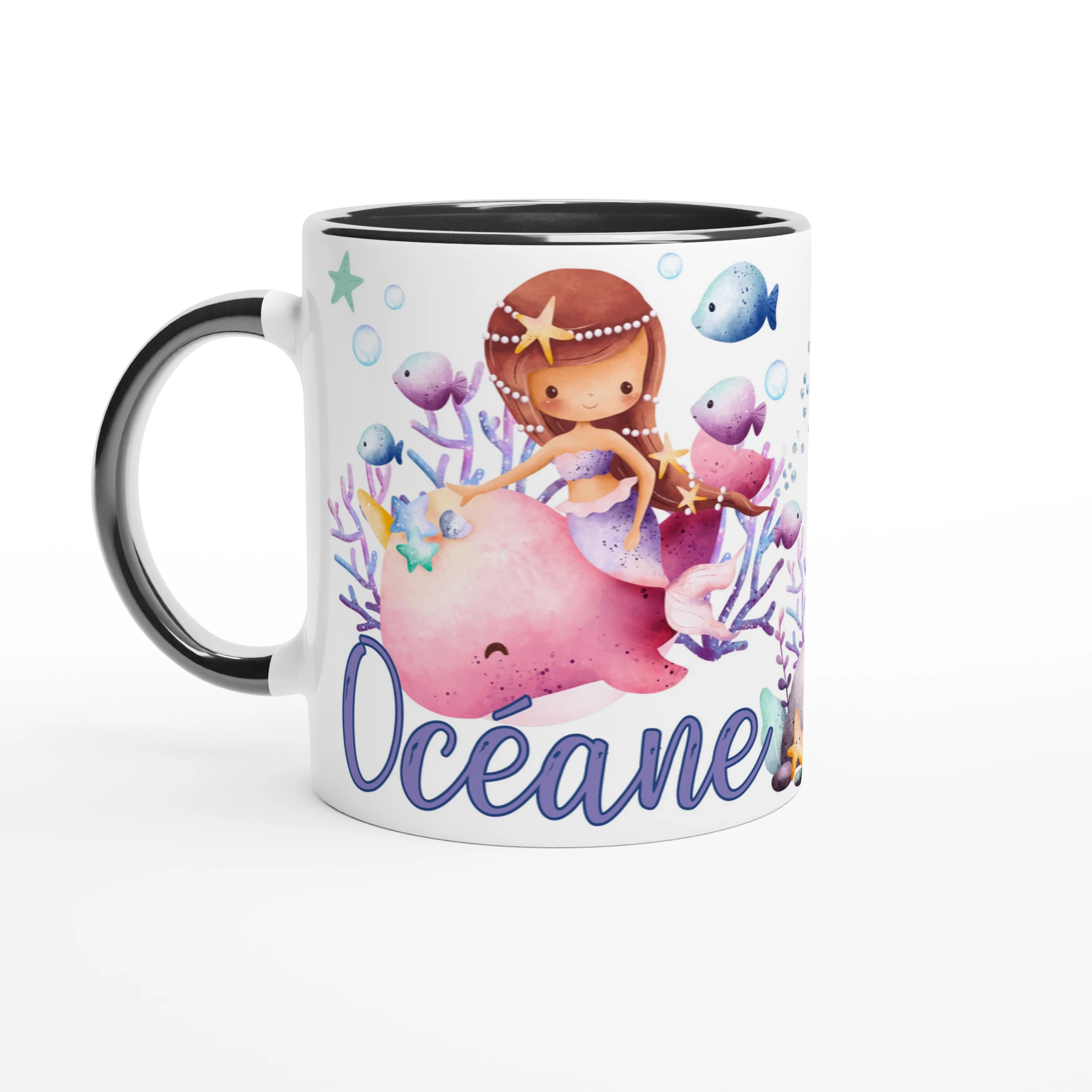Mug personnalisé avec illustration de sirènes, méduses et hippocampes, intérieur noir, parfait pour une touche chic et unique.