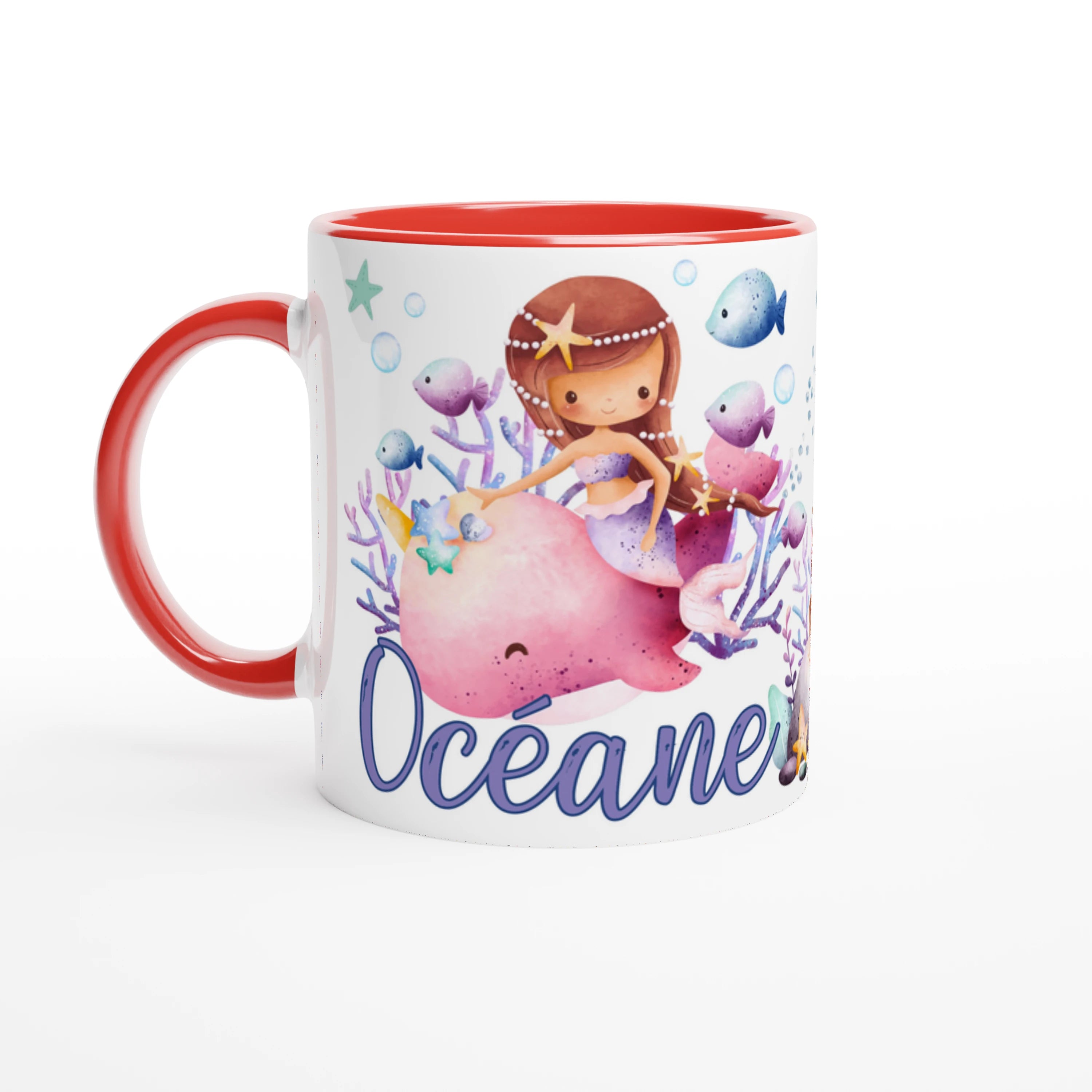 Mug personnalisé avec sirènes, coraux et animaux marins, intérieur rouge, parfait pour une passionnée de la mer.