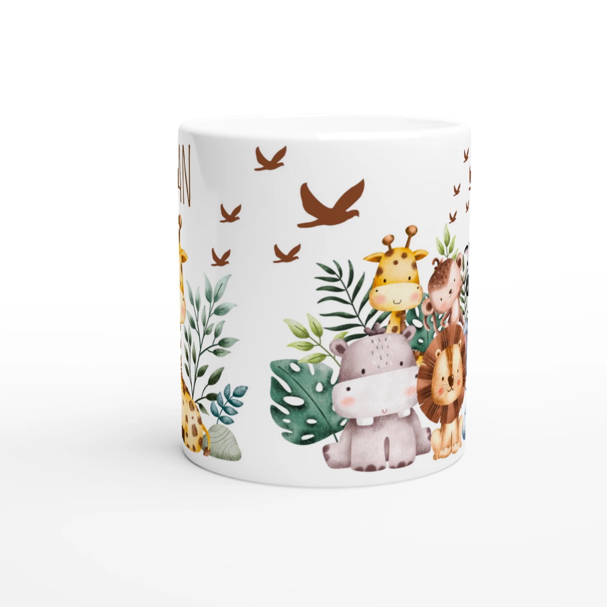 Mug personnalisé tout blanc avec une adorable girafe et ses amis de la savane, un cadeau unique et attendrissant pour les enfants.