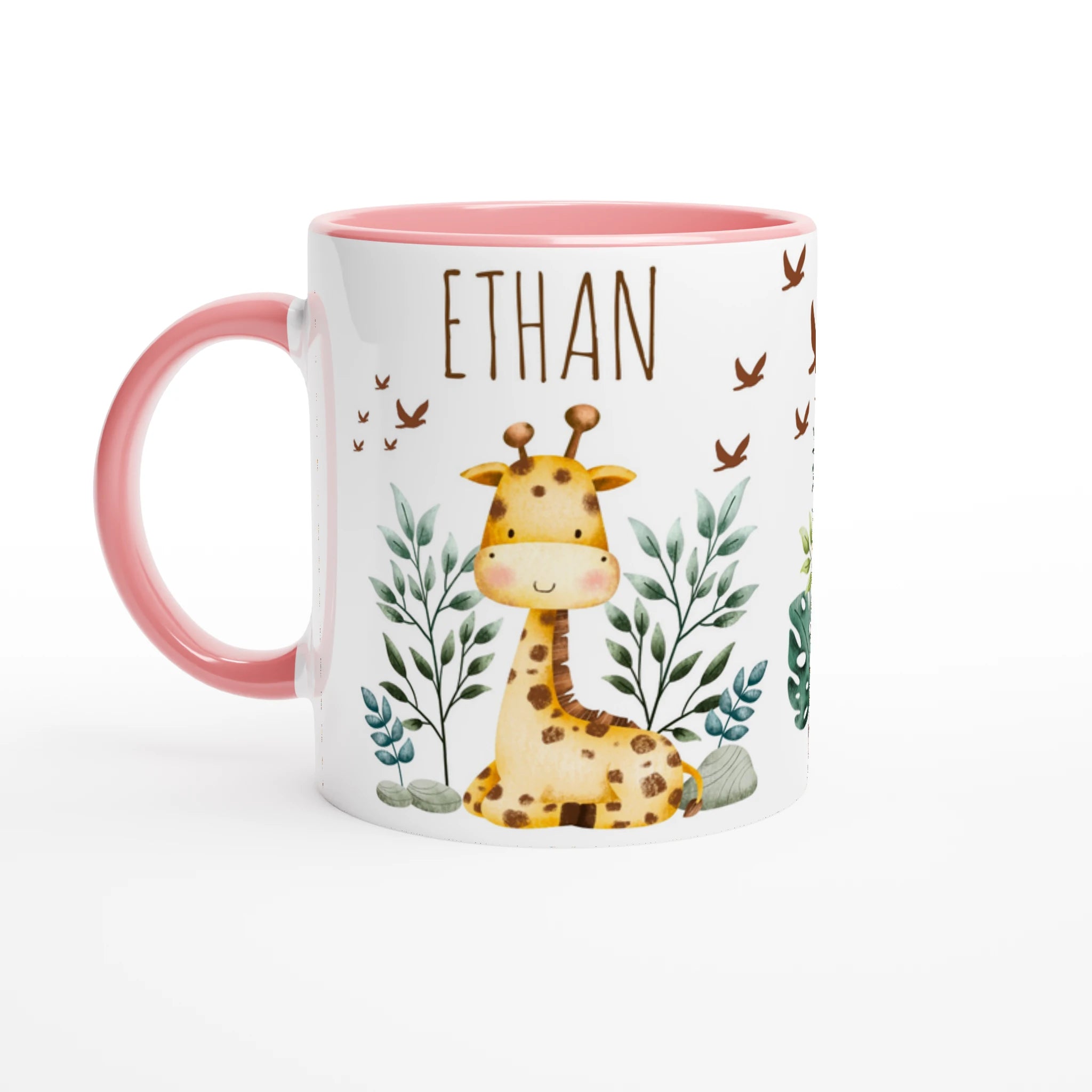 Mug personnalisé avec girafe et feuillage tropical en aquarelle, intérieur rose, une idée cadeau douce et charmante.