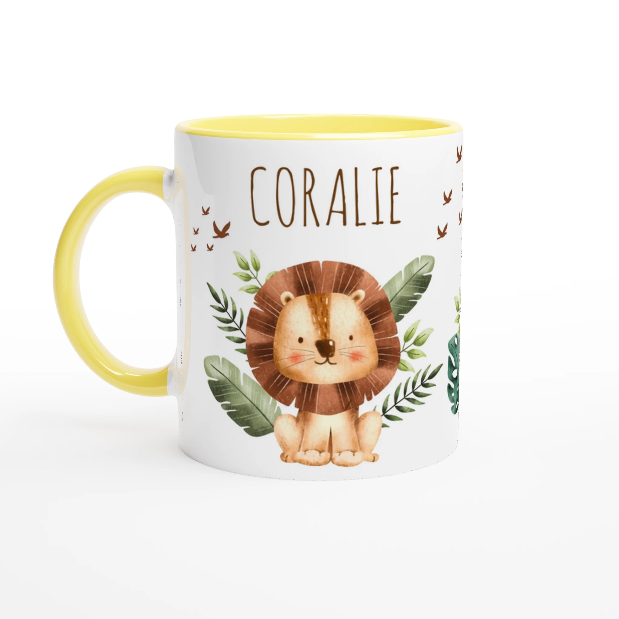 Tasse personnalisée avec illustration d’un lion et feuillage exotique, intérieur jaune, un cadeau chaleureux et ensoleillé.