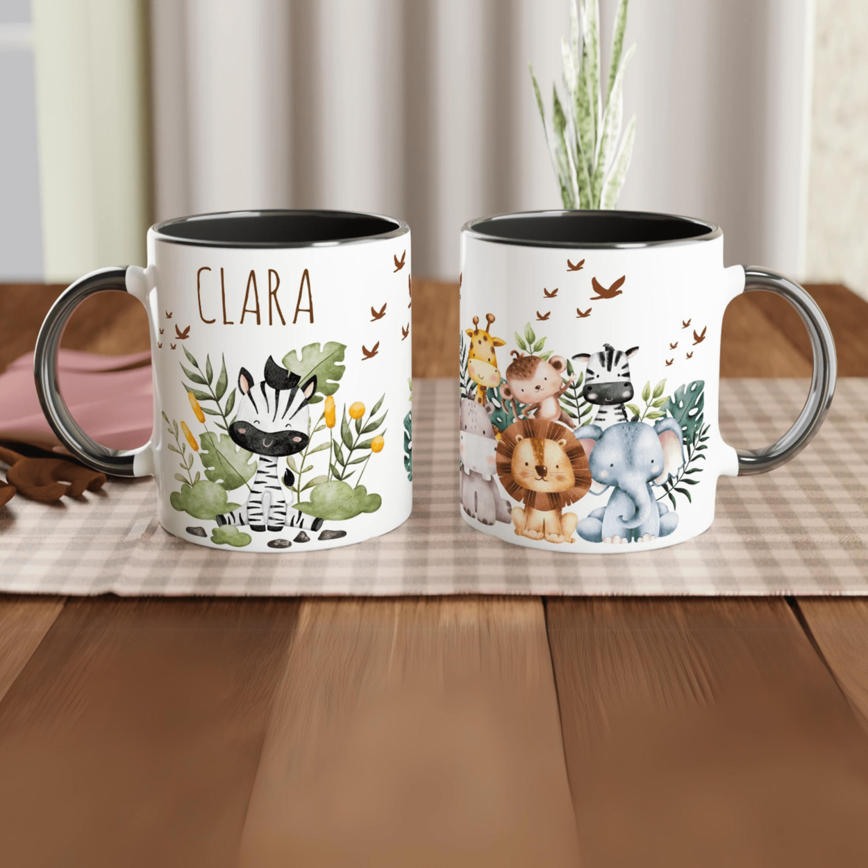 Mug personnalisé avec un zèbre et une ambiance jungle, intérieur noir, parfait pour un design contrasté et moderne.