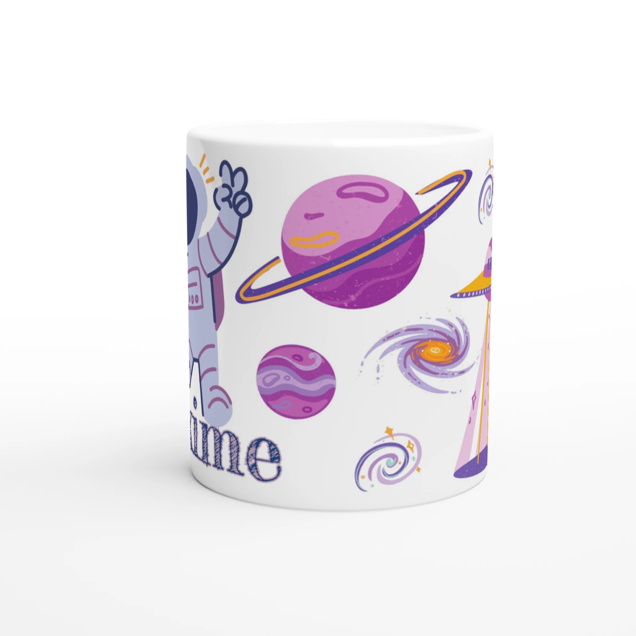Mug personnalisé tout blanc avec illustration d’astronaute et soucoupe volante, un cadeau parfait pour les petits explorateurs de l’espace.
