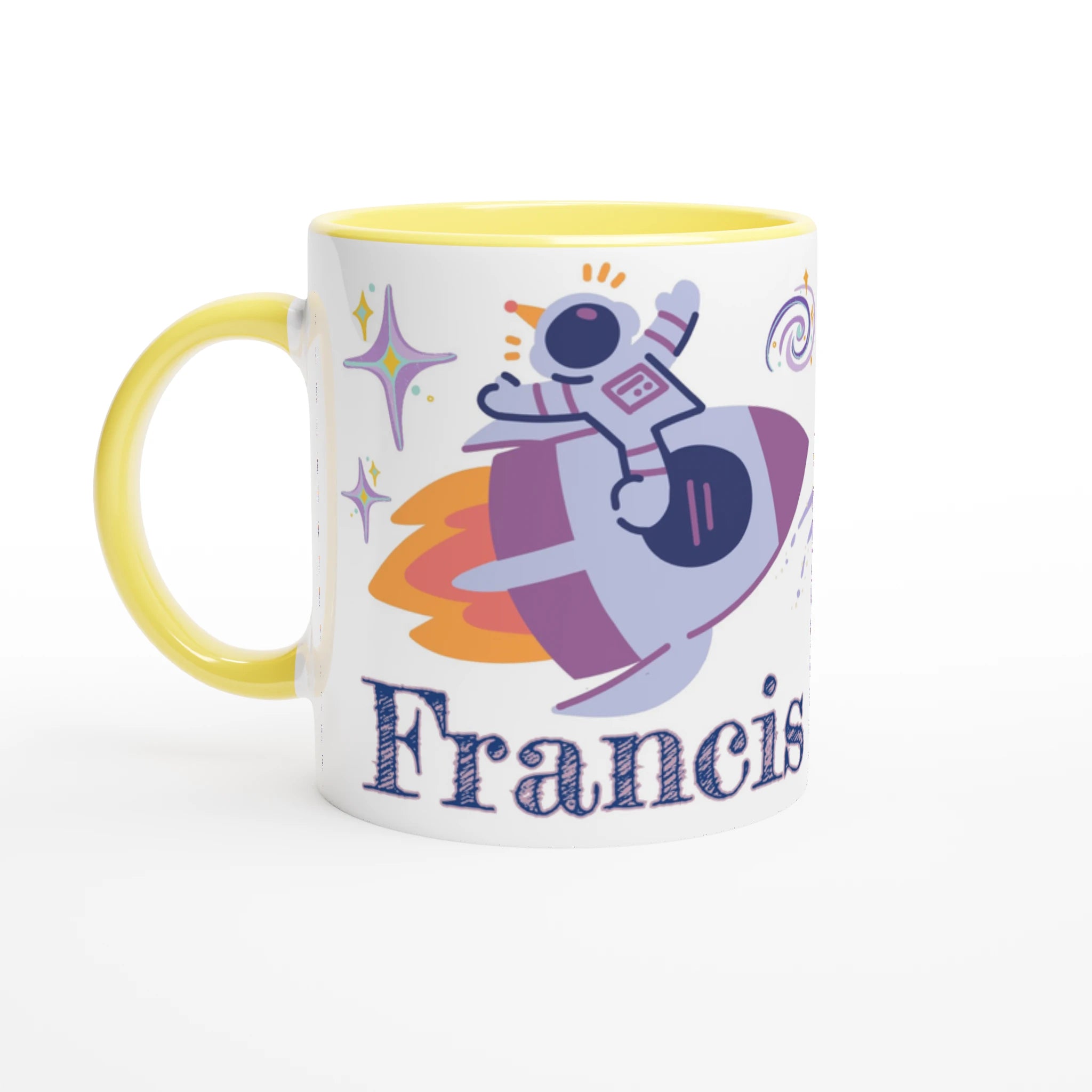 Mug personnalisé avec astronaute et fusée, intérieur jaune, idéal pour un cadeau coloré et inspirant.