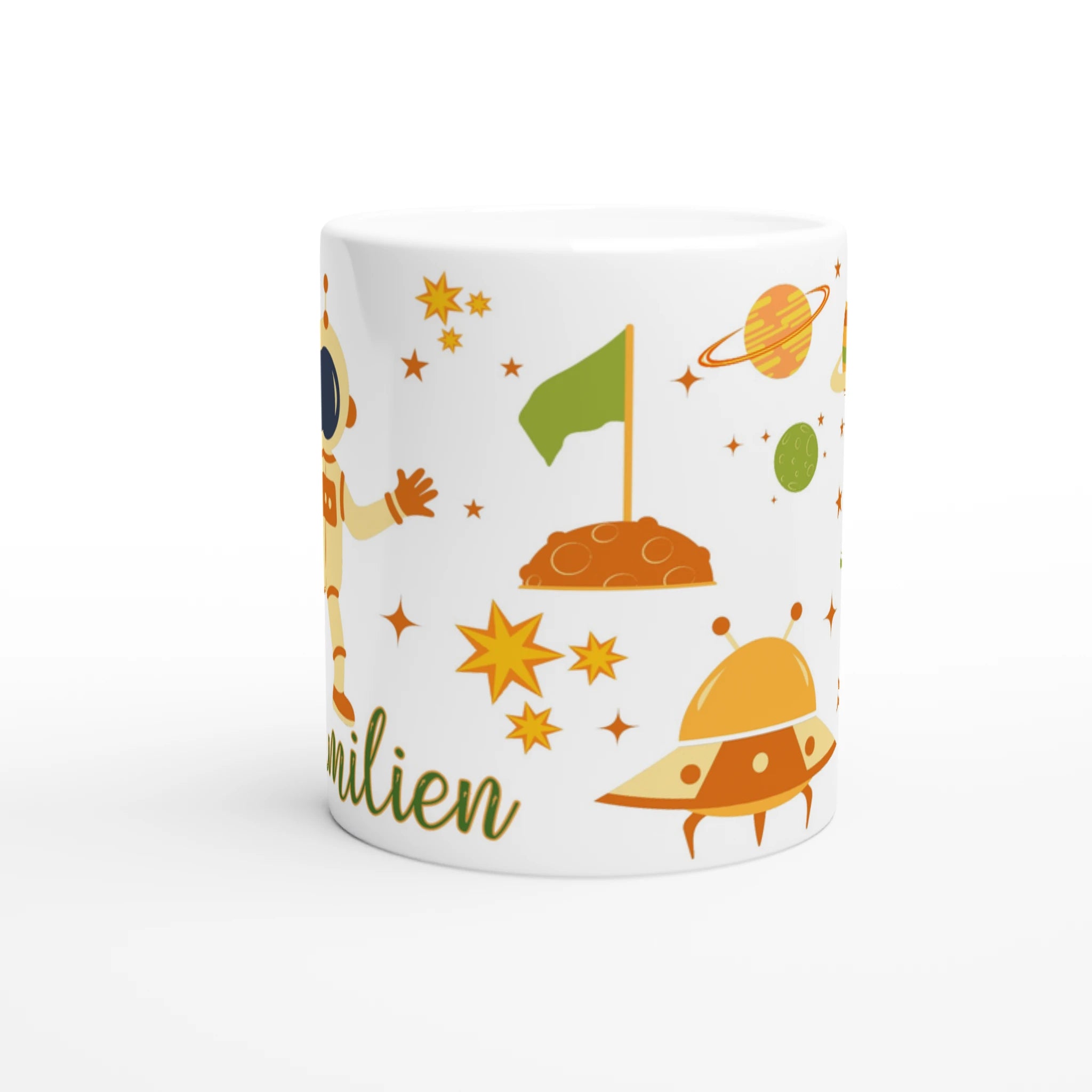 Mug personnalisé tout blanc avec astronaute et fusée entourés de planètes et étoiles, idéal pour un cadeau enfant original.