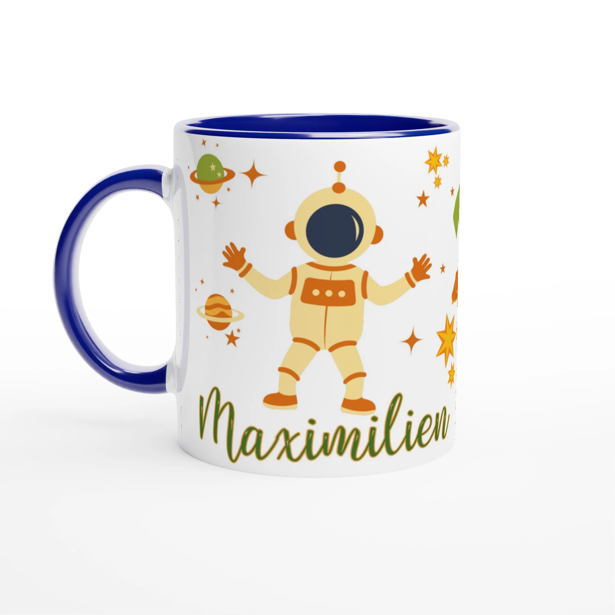 Mug personnalisé avec astronaute et étoiles filantes, intérieur bleu, idéal pour un petit passionné d’astronomie.