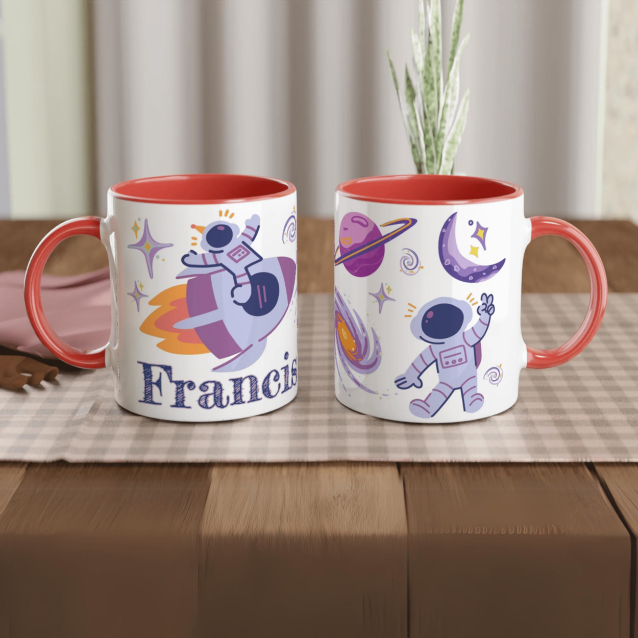 Mug personnalisé avec fusée et étoile filante, intérieur rouge, parfait pour un cadeau dynamique et unique.